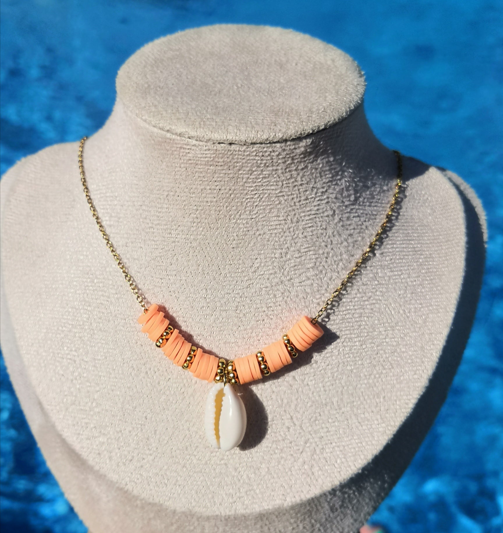 Collier coquillage orange
