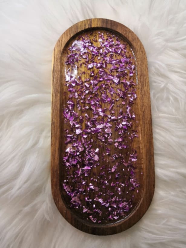 Vide-poche ovale bois & résine – Feuilles d’or incrustées